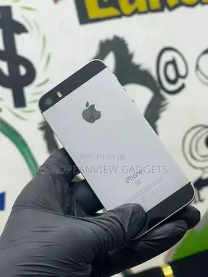 Apple iPhone SE 32 GB Silver