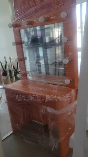 Make Up Stand