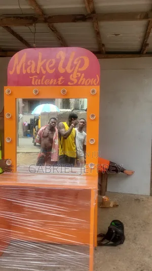 Make Up Stand