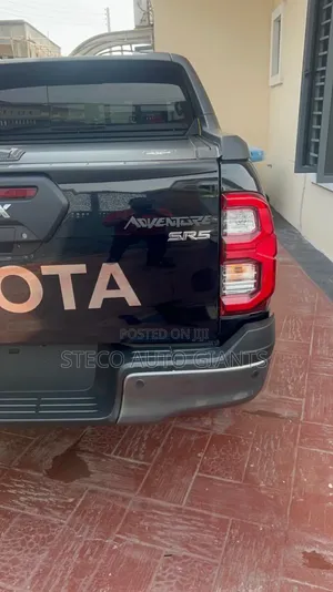 Toyota Hilux 2025 Black