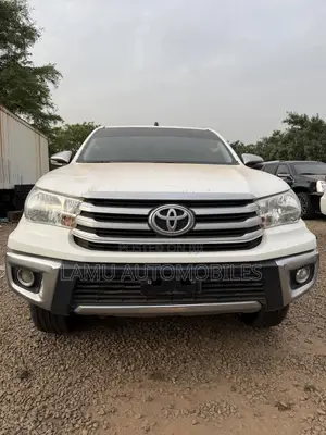 Toyota Hilux 2018 White