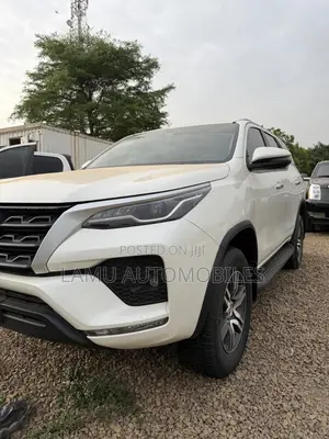 Toyota Fortuner 2021 White