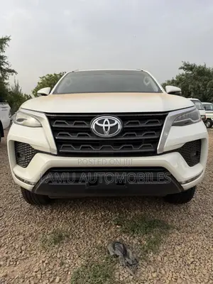 Toyota Fortuner 2021 White