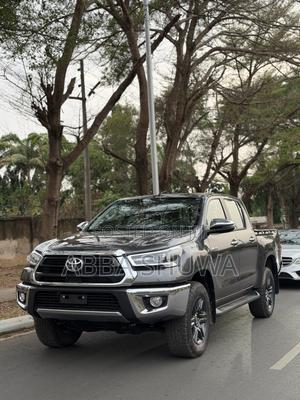 New Toyota Hilux 2025 Gray