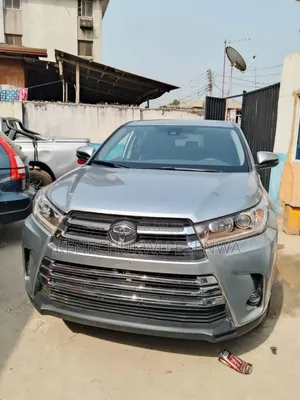 Toyota Highlander LE 2019 Silver