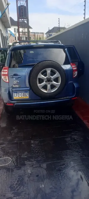 Toyota Corolla S 5-Speed 2013 Blue