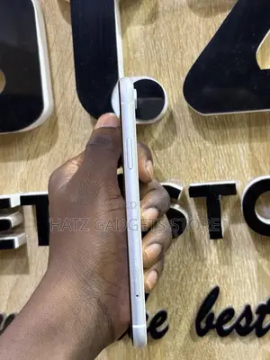 Apple iPhone XR 128 GB White