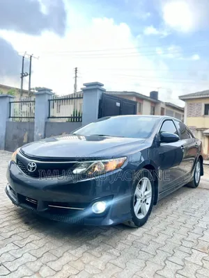 Toyota Camry SE 4dr Sedan (2.5L 4cyl 6A) 2013 Gray
