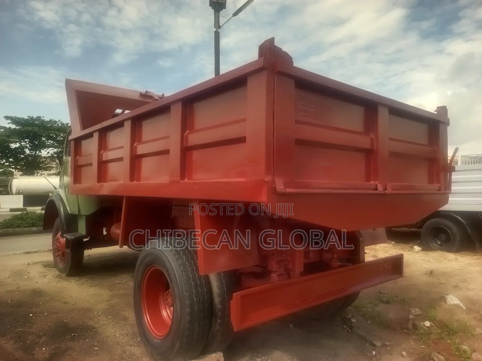 1113 Mercedes Benz Tipper With Auxiliary (Foreign Used) 6 Tyres