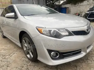 Toyota Camry SE 4dr Sedan (2.5L 4cyl 6A) 2014 Silver