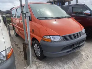 Toyota HiAce 2005 Red