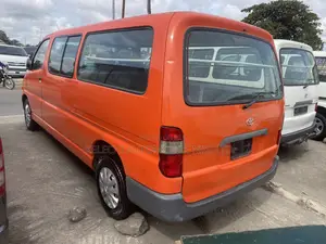 Toyota HiAce 2005 Red
