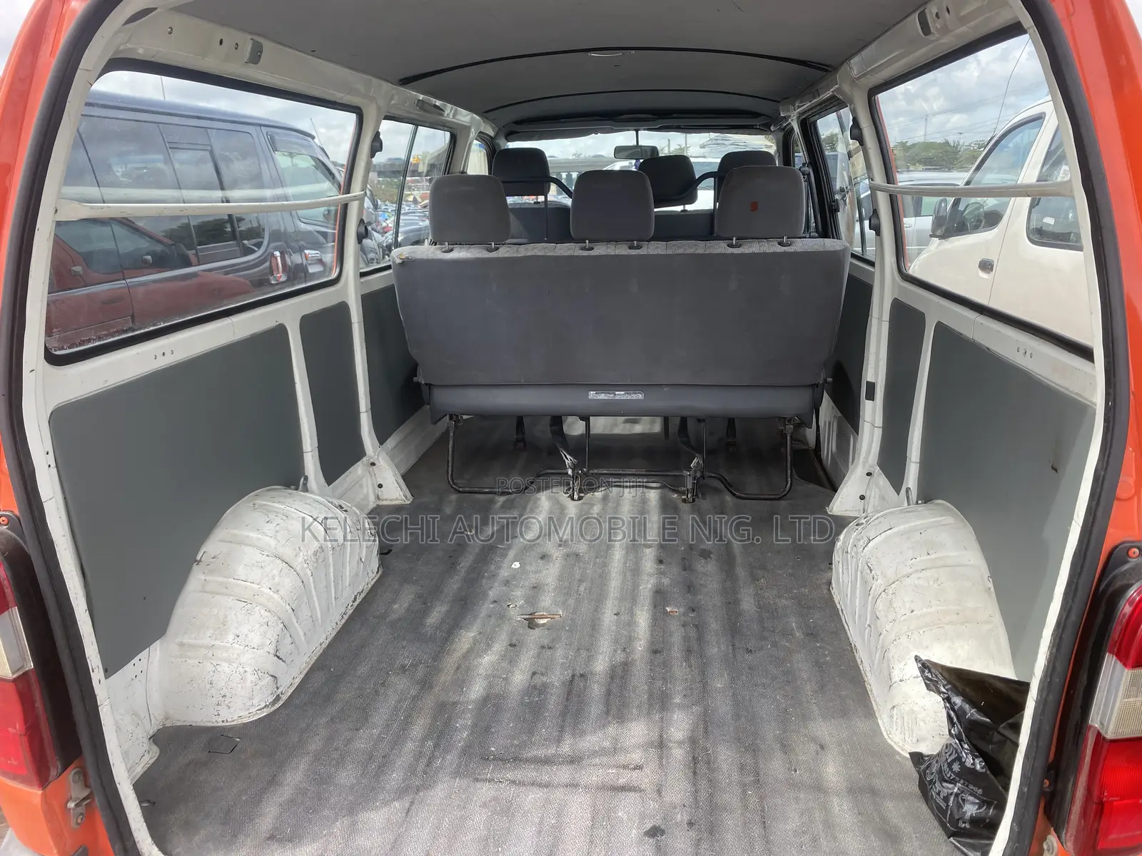Toyota HiAce 2005 Red