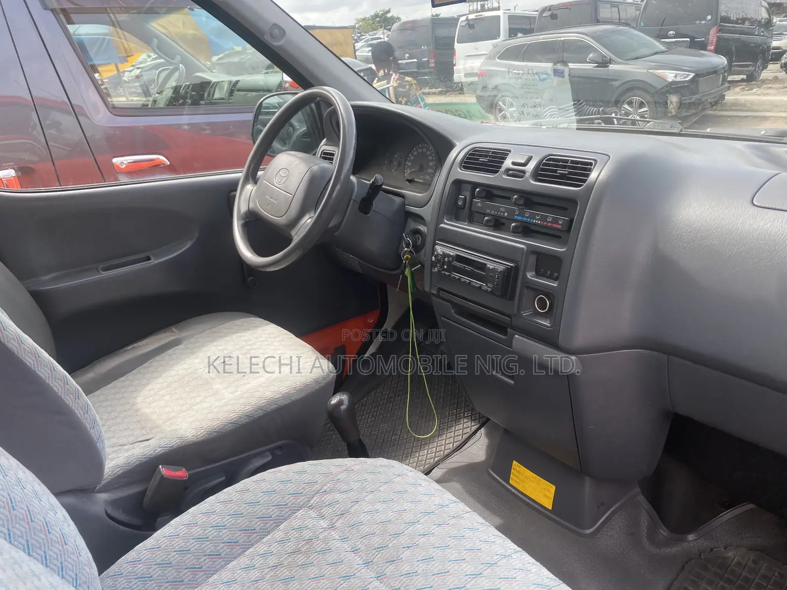 Toyota HiAce 2005 Red