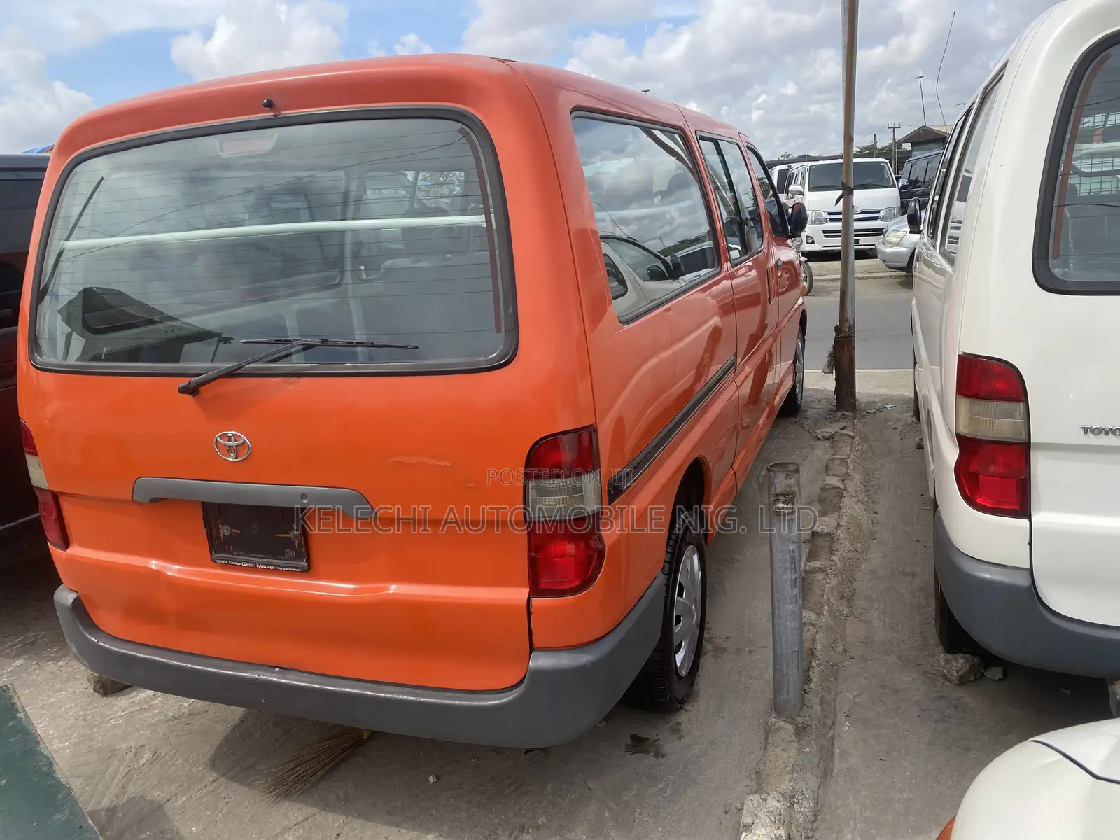 Toyota HiAce 2005 Red