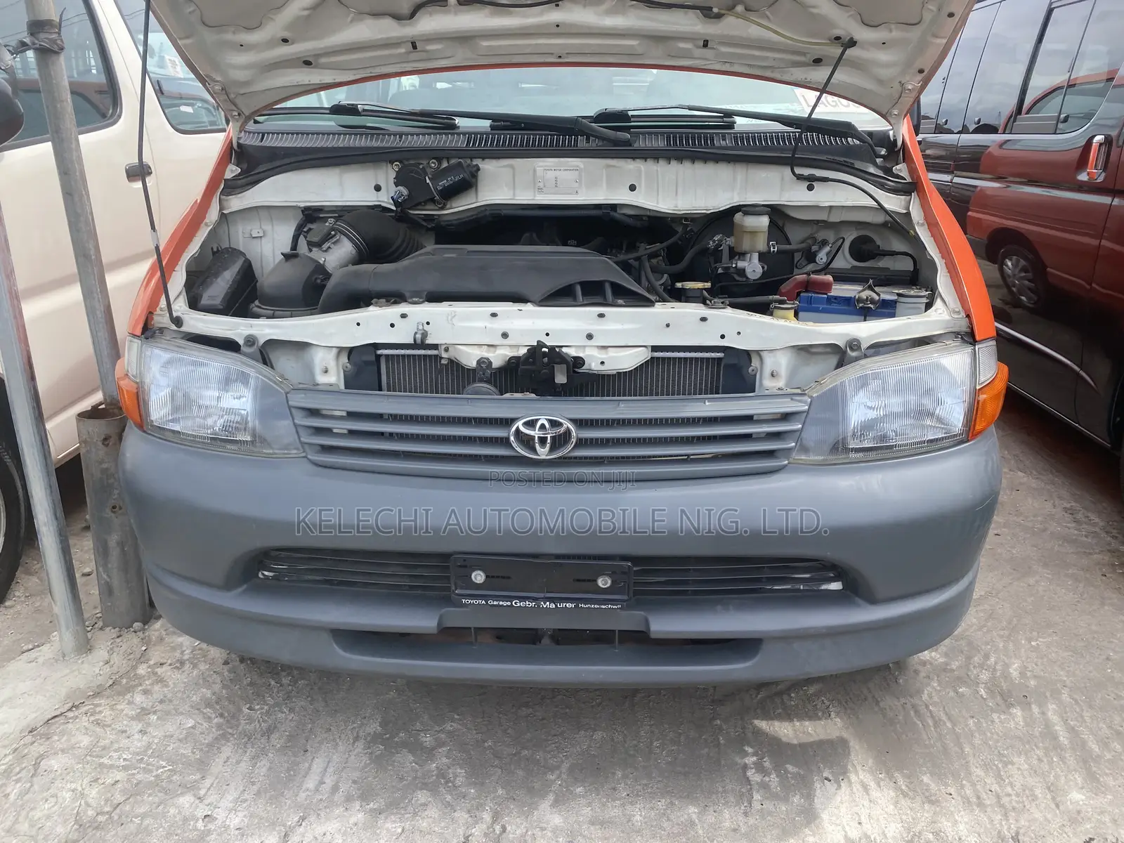 Toyota HiAce 2005 Red