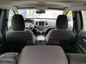Jeep Cherokee Sport 4dr SUV 4WD (2.4L 4cyl 9A) 2014 Gray