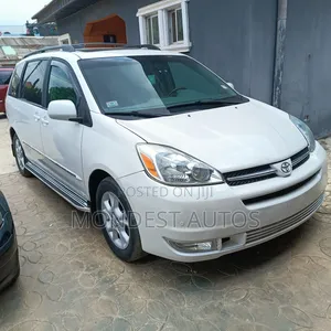 Toyota Sienna XLE AWD (3.3L V6 5A) 2004 White