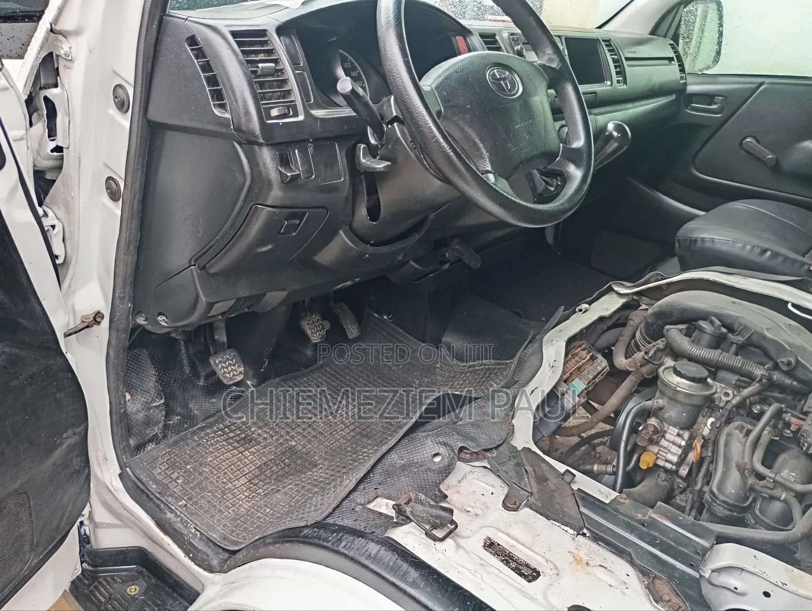 Toyota HiAce 2014 White