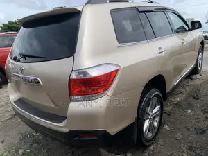 Toyota Highlander 2013 Gold