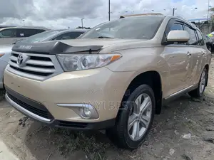 Toyota Highlander 2013 Gold