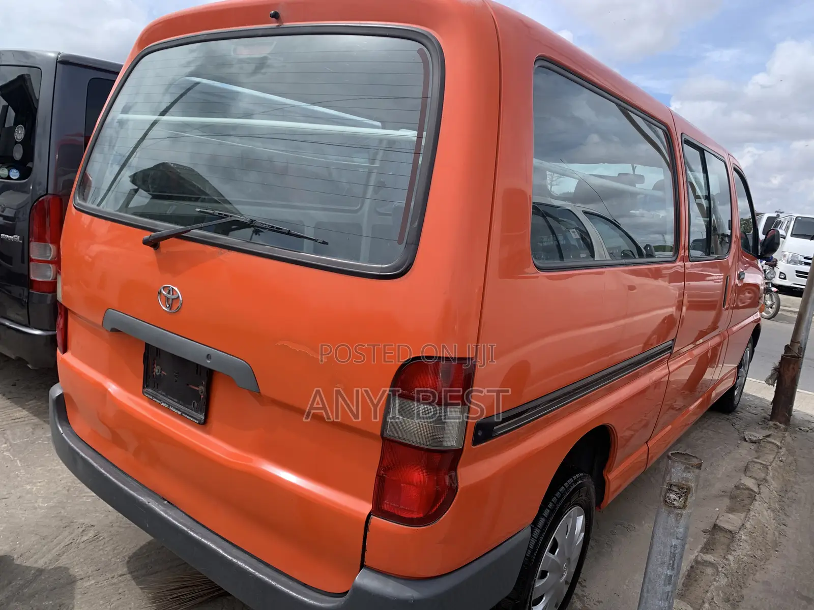 Toyota Grand HiAce 2005 Orange