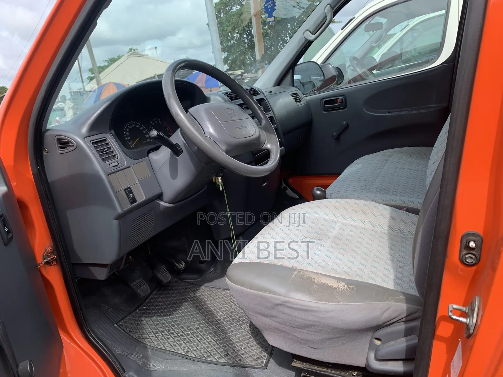 Toyota Grand HiAce 2005 Orange