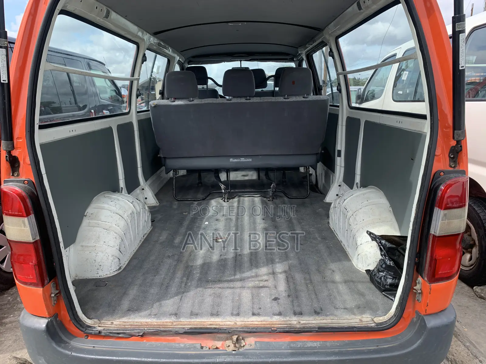 Toyota Grand HiAce 2005 Orange