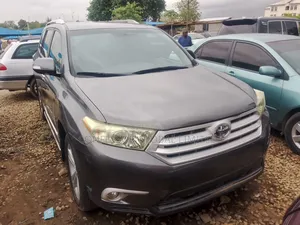 Toyota Highlander SE 2011 Gray