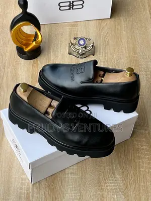 Balenciaga Premium Men’S Shoe Fully Boxed