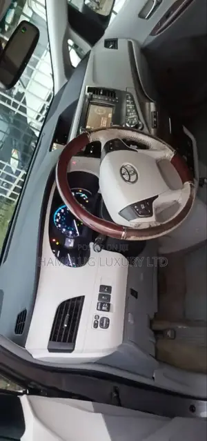 Toyota Sienna 2012 Gray