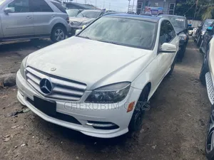Mercedes-Benz C300 Luxury 4Matic Sedan AWD (3.0L 6cyl 7A) 2011 White