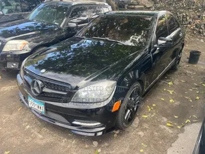 Mercedes-Benz C300 Luxury 4Matic Sedan AWD (3.0L 6cyl 7A) 2011 Black
