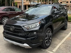 Toyota RAV4 XLE 2021 Black