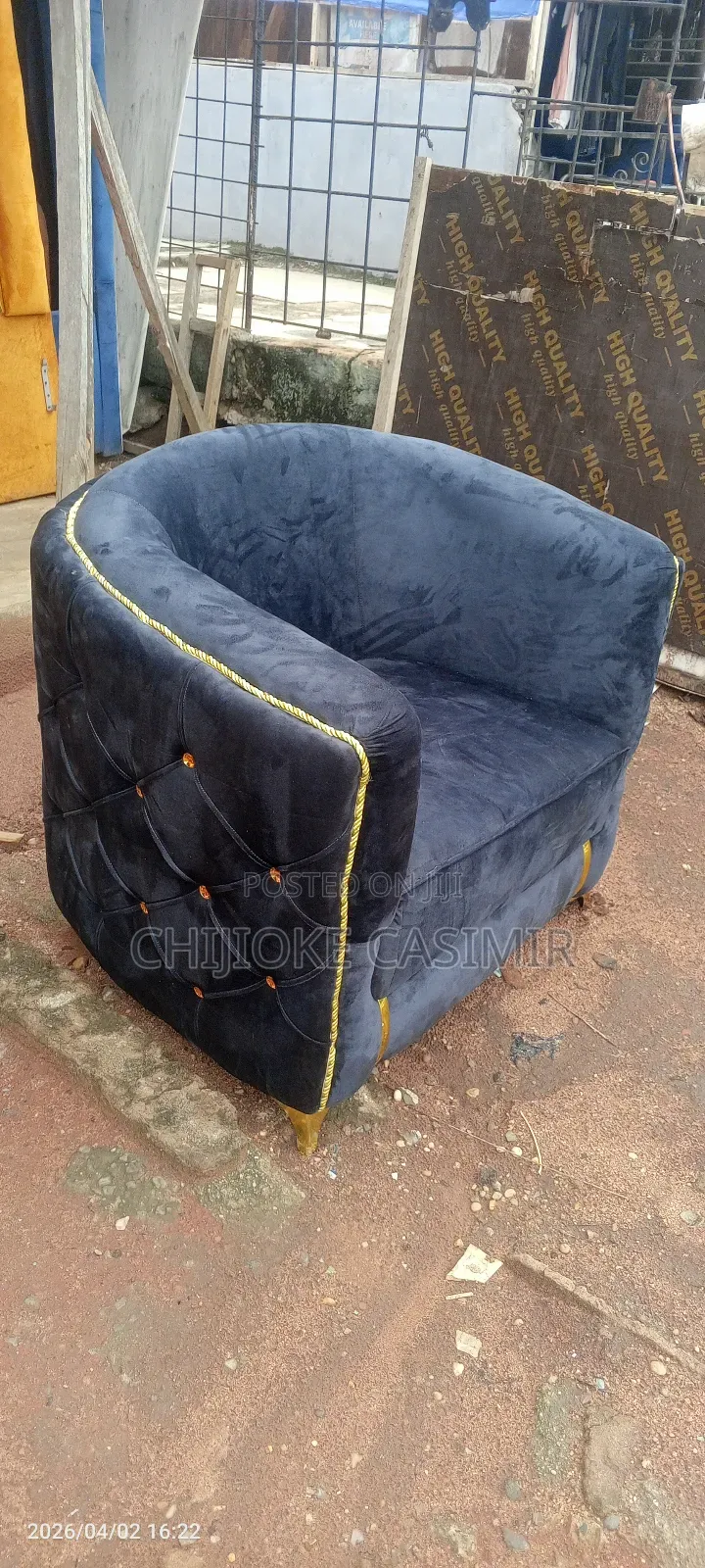 Single Round Sofa