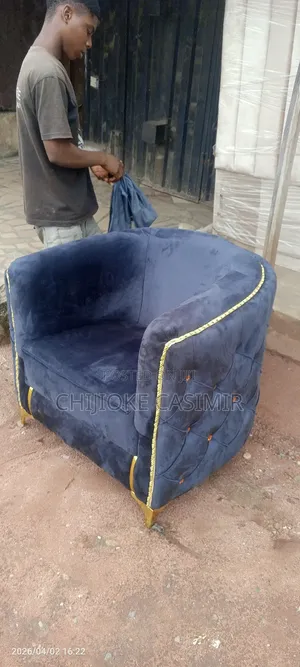 Single Round Sofa