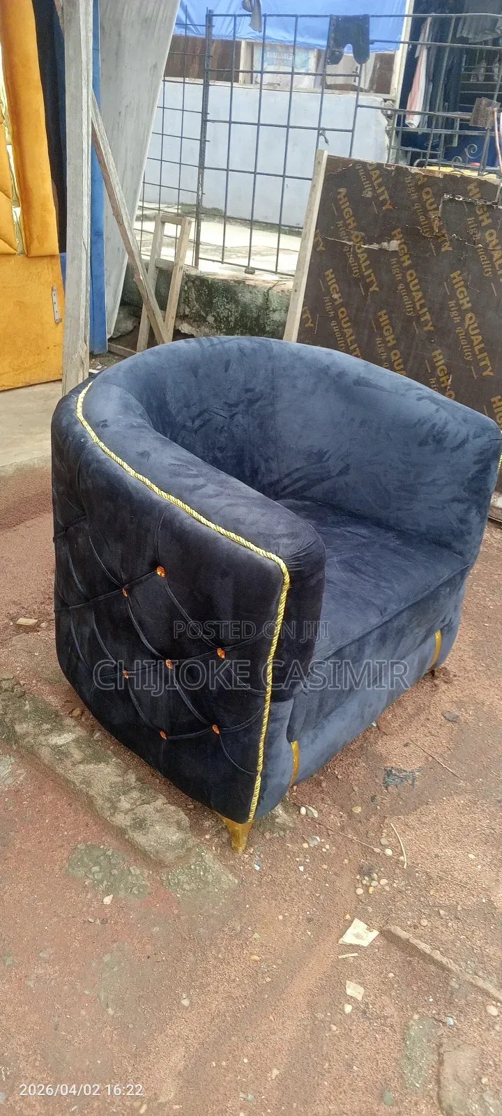 Single Round Sofa