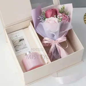 Aromatherapy and Flower Gift Set With Carrier Bag