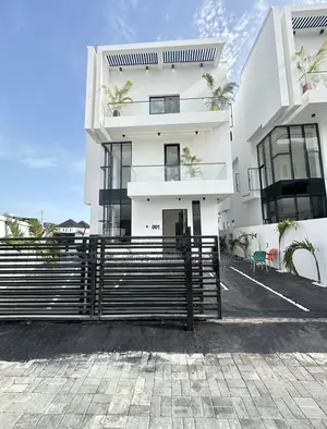 5bdrm Duplex in A Well Secured, Lekki Phase 2 for sale