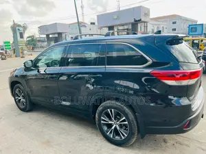 Toyota Highlander XLE 4x2 V6 (3.5L 6cyl 8A) 2017 Black