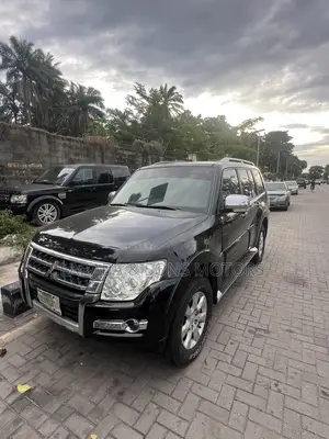 Mitsubishi Pajero 3.8 V6 GLS/GLX 2011 Black