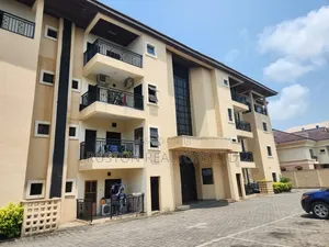 3bdrm Block of Flats in Parkview Estate for rent