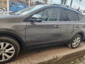 Toyota RAV4 Limited 4dr SUV (2.5L 4cyl 6A) 2015 Gray