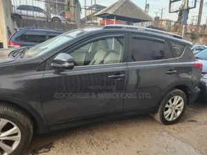 Toyota RAV4 Limited 4dr SUV (2.5L 4cyl 6A) 2015 Gray