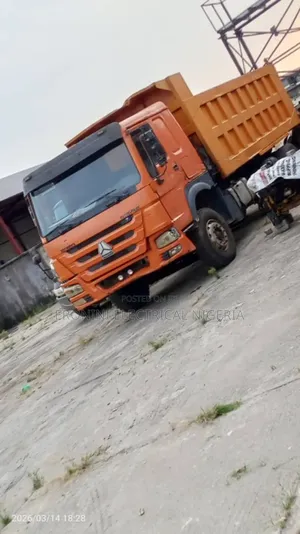 Howo 10 Tyres Truck Engine 371 2000 Orange
