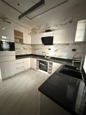 3bdrm Duplex in Medina for sale