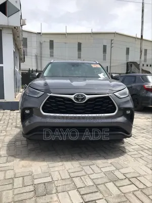 Toyota Highlander XLE 2021 Gray