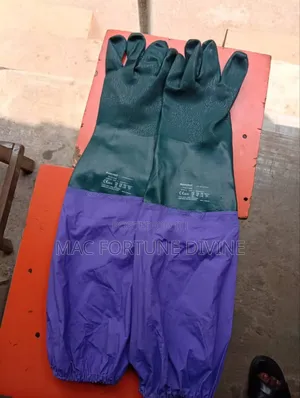 22-inches Honeywell Chemical-resistant Gloves [20k Per Pair]