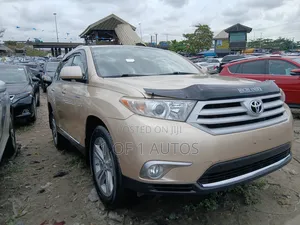 Toyota Highlander Limited 3.5l 4WD 2013 Gold