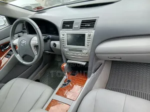 Toyota Camry XLE V6 4dr Sedan (3.5L 6cyl 6A) 2011 Silver